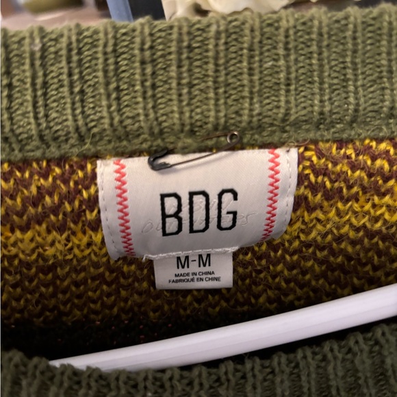 Urban Outfitters BDG Cropped Sweater- Medium - Picture 5 of 5